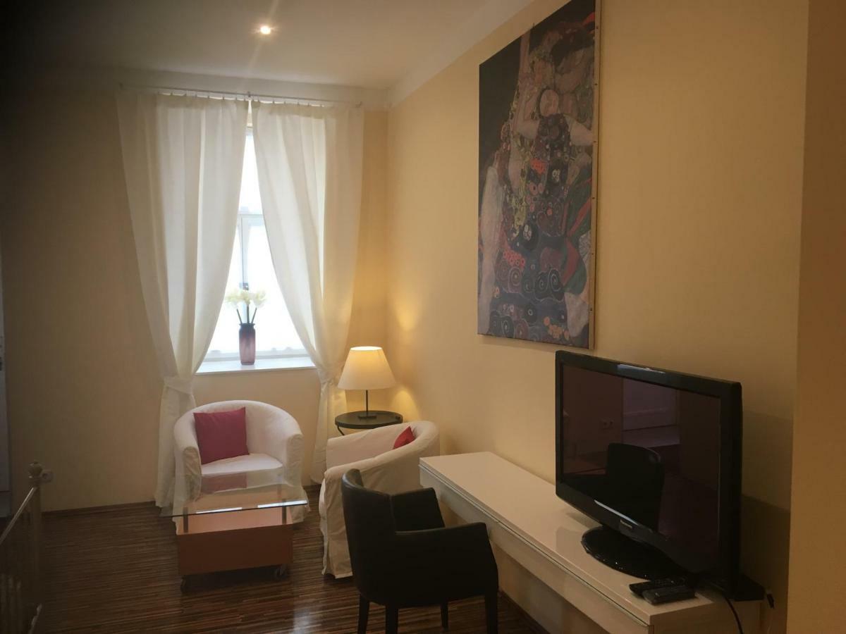 St Martin Apartment Wina Bagian luar foto