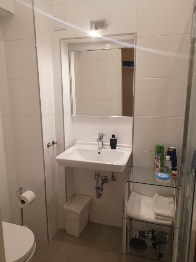 St Martin Apartment Wina Bagian luar foto